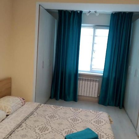 Ferienwohnung Молодёжный На Сейфуллина Almaty Exterior foto